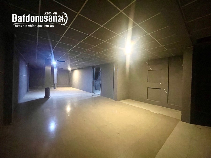Bán nhà mặt tiền khủng ( 8,6 x 18 ) đường Bành Văn Trân p7 Tân Bình giá tốt 