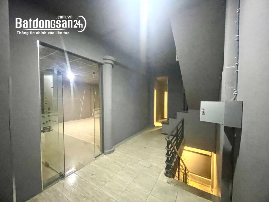 Bán nhà mặt tiền khủng ( 8,6 x 18 ) đường Bành Văn Trân p7 Tân Bình giá tốt 