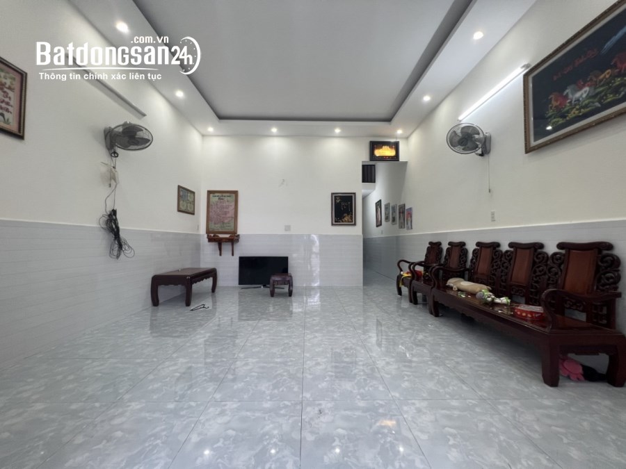 Nhà cấp 4 gần BigC Go Dĩ An, hẻm ô tô, 528 Đông Hoà, Dĩ An