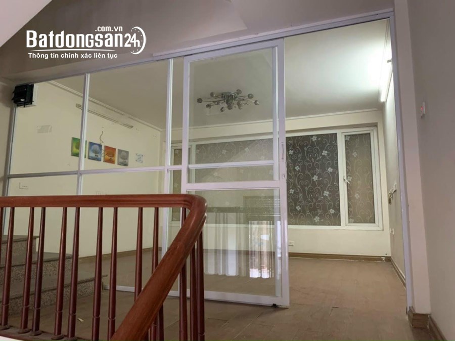 Cho thuê nhà phân lô Nguyễn Xiển Thanh Xuân 50m x 4T x 18tr, vỉa hè, ô tô