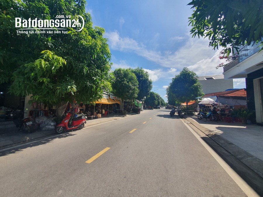 Mặt tiền chợ Hàng Rượu chợ mới trung tâm của P. Trương Quang Trọng, TP.Quảng Ngãi 