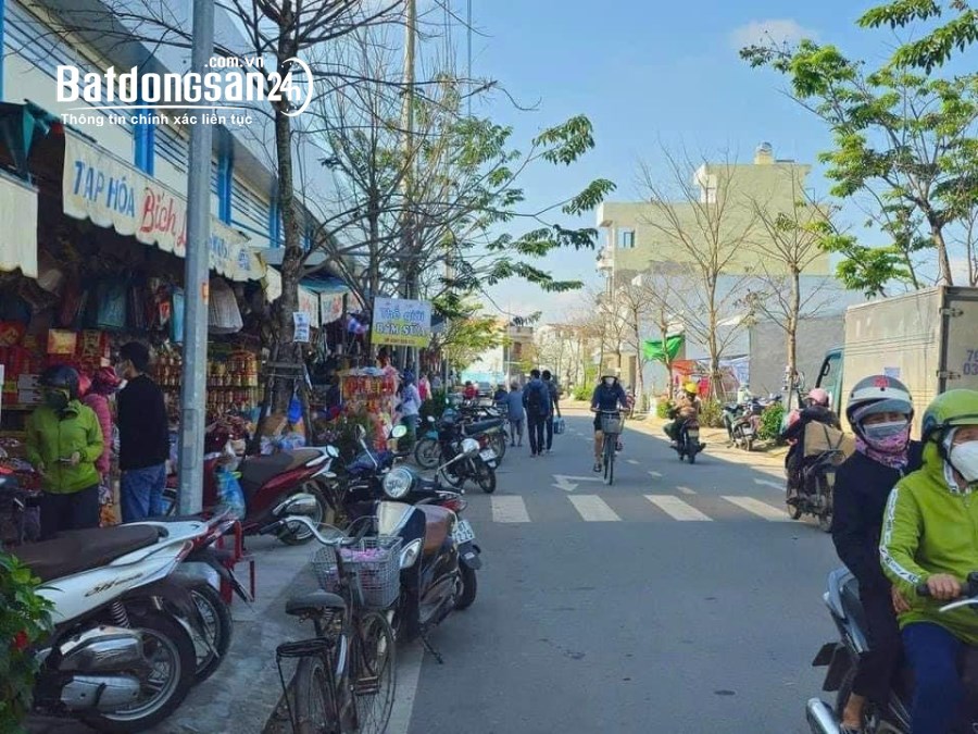 Mặt tiền chợ Hàng Rượu chợ mới trung tâm của P. Trương Quang Trọng, TP.Quảng Ngãi 