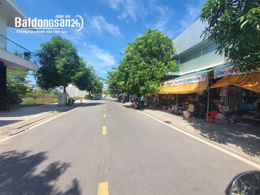 Mặt tiền chợ Hàng Rượu chợ mới trung tâm của P. Trương Quang Trọng, TP.Quảng Ngãi 