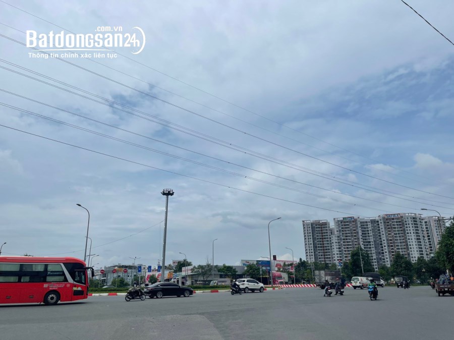 Bán khuôn đất lớn 2 mặt tiền vòng xoay Liên phường, 5872m2, 4xx tỷ.