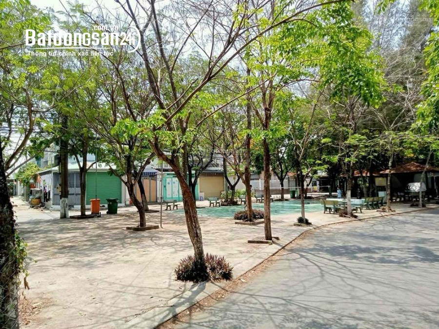 Bán lô góc 2 mặt tiền đường hẻm 47 Trường Lưu, chợ Long Trường, đối diện công viên 