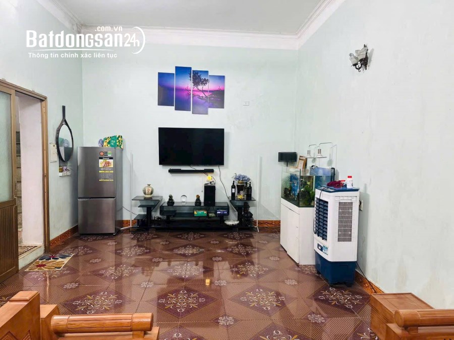 Bán nhà 2 tầng ngõ phố Quyết Thắng, Phạm Ngũ Lão, 68m2, 2 ngủ, sân để xe rộng, 1.95 t