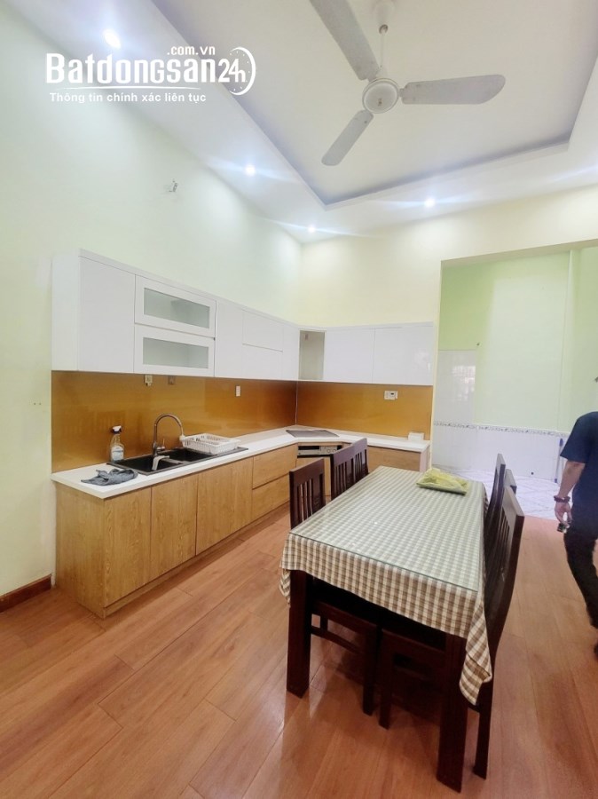 TIN THẬT:Nhà 4 tầng hoàn công,4x24,hẻm xe hơi,Đường 1,Linh Trung,Thủ Đức