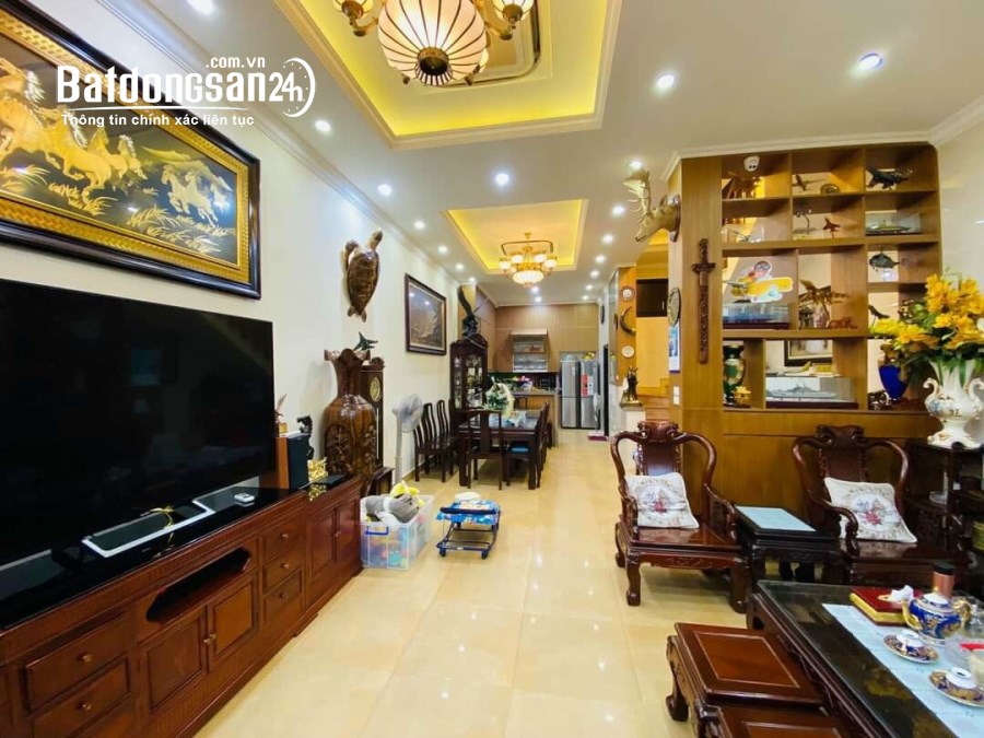 Bán nhà gấp, nhà mặt phố to, 2 làn ô tô tránh, nhà mặt ngõ ô tô tránh.