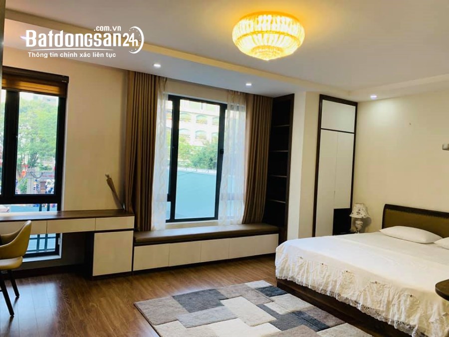Bán nhà gấp, nhà mặt phố to, 2 làn ô tô tránh, nhà mặt ngõ ô tô tránh.