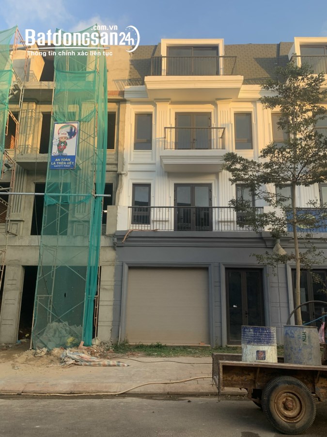 Nhà phố vườn view công viên cực thoáng, đã có sổ giá vẫn cực tốt.