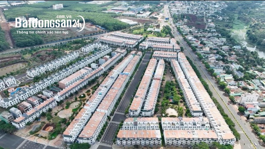 Nhà phố vườn view công viên cực thoáng, đã có sổ giá vẫn cực tốt.