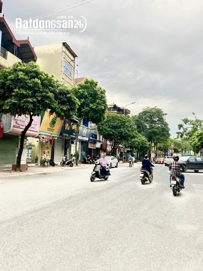 Bán nhà trung tâm Trâu Quỳ mặt phố Ngô Xuân Quảng 105m2 2 mặt tiền.0982852808