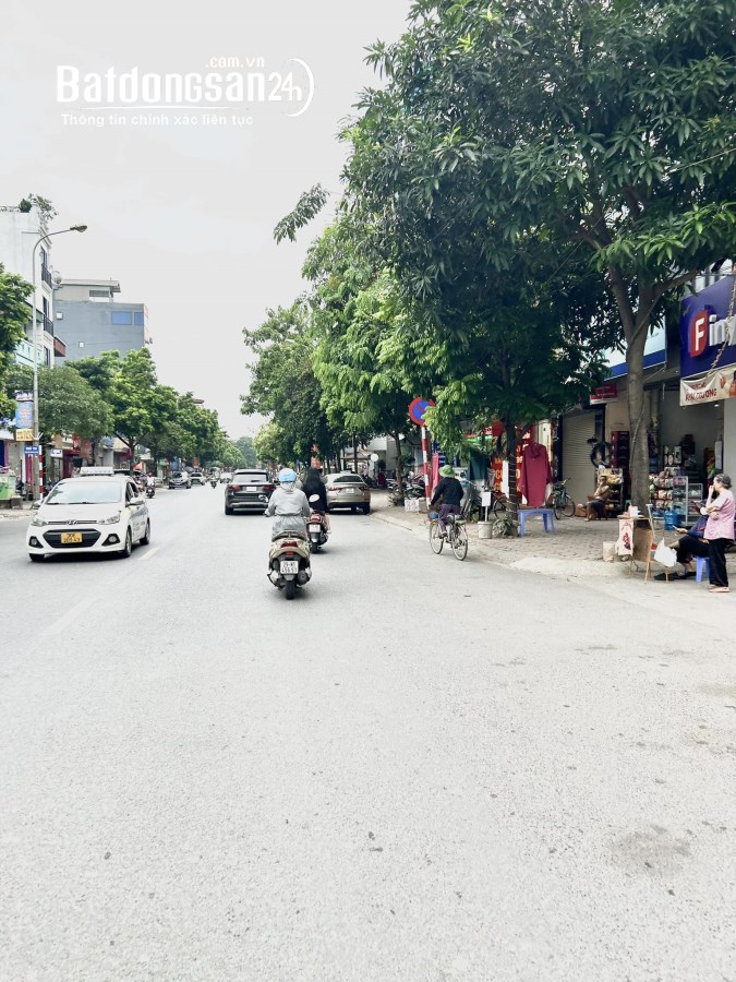 Bán nhà trung tâm Trâu Quỳ mặt phố Ngô Xuân Quảng 105m2 2 mặt tiền.0982852808