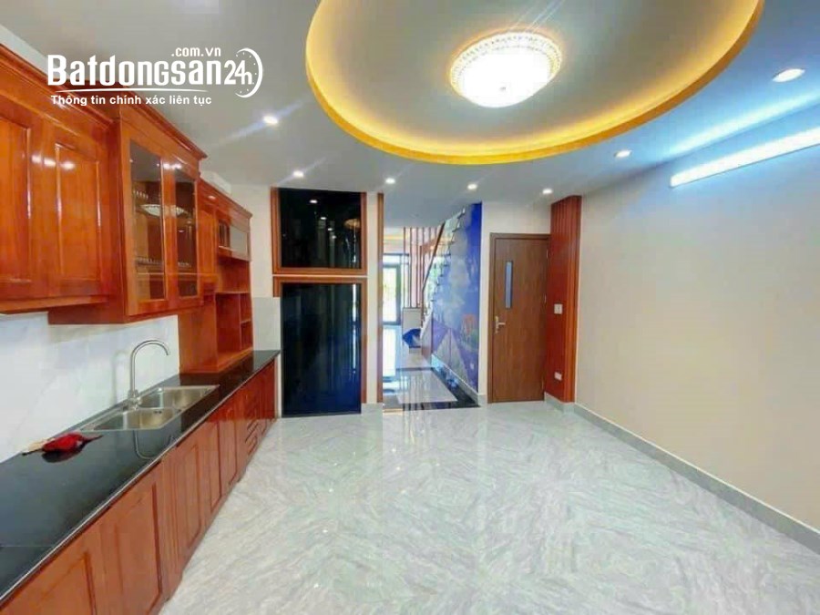 Bán nhà 4 tầng có thang máy trục chính KĐT Tân Phú Hưng, 67.5m2, 4 ngủ, gara, giá tốt