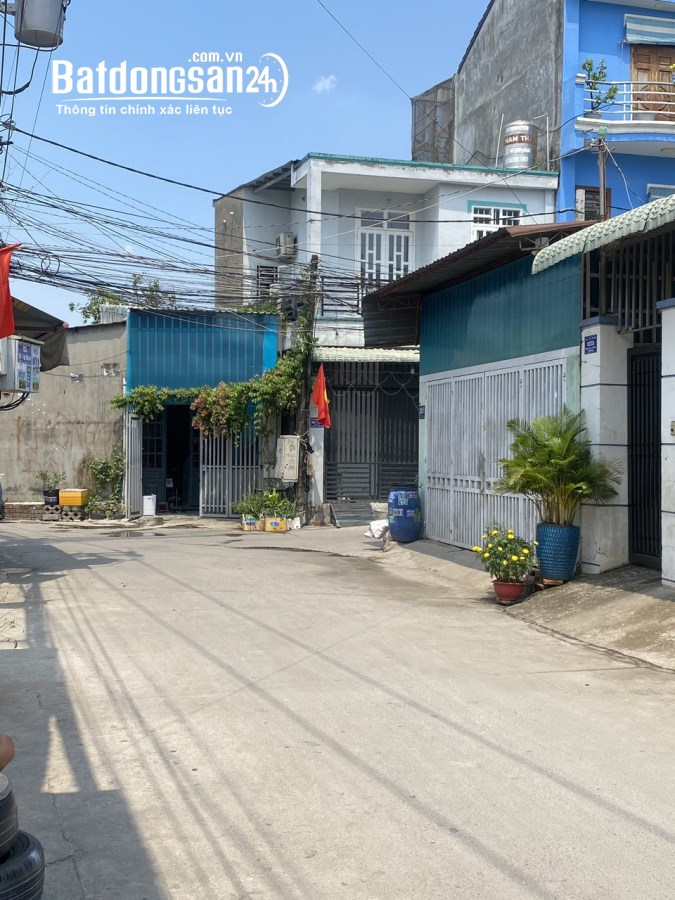 Bán nhà cấp 4 và 5 phòng trọ gần ngã tư Bình Thung, 125m2 ngang 5m, 613 Dĩ An