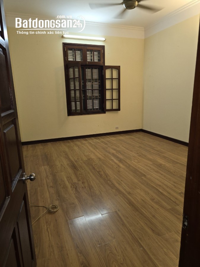 Cho thuê nhà sân vườn tại Đông Quan, Cầu Giấy 195m x 4T giá 30tr, kinh doanh tốt  