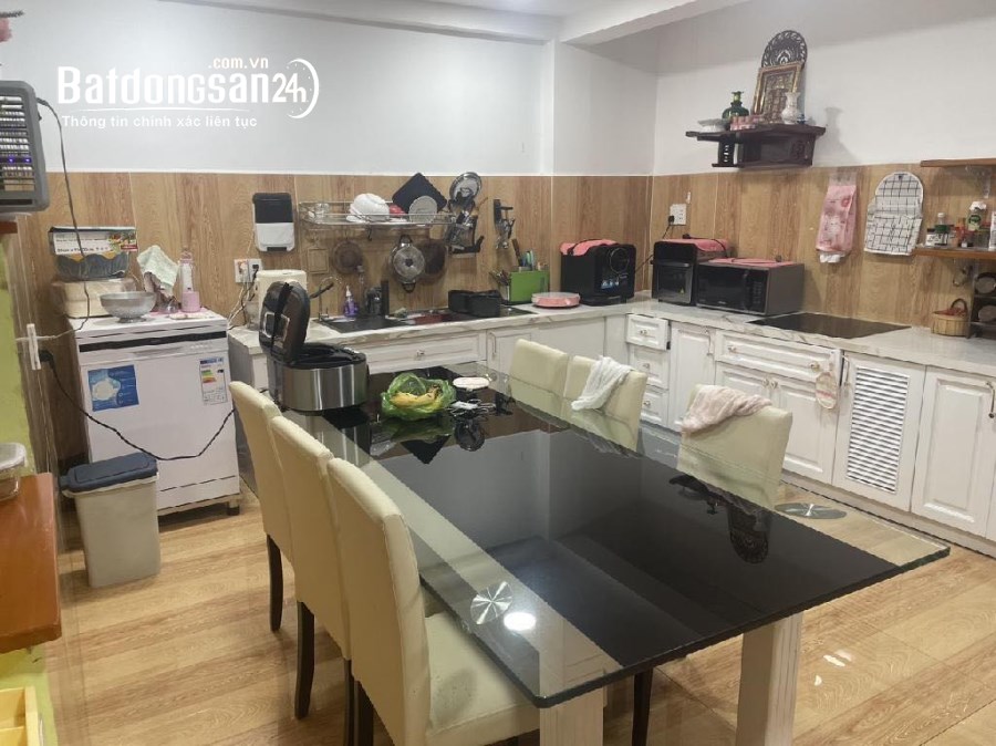 Nhà Quận 7, gần Nguyễn Văn Linh, 64m2, 4 tầng, HXH, nhỉnh 7 tỷ