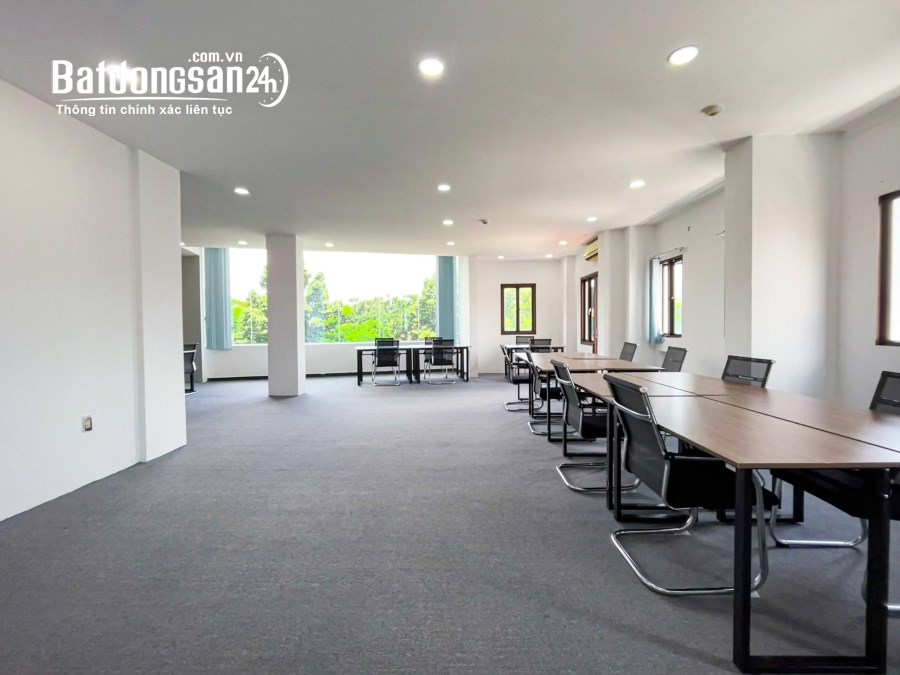 Cho thuê sàn VP 90m2 view kính sáng, nhiều cửa sổ thông tháng góc 2 MT khu sân bay