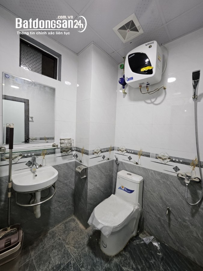 bán nhà phố Kiều Mai: 40m2* 5 tầng* thang máy, ở kết hợp kinh doanh, giá đầu tư.