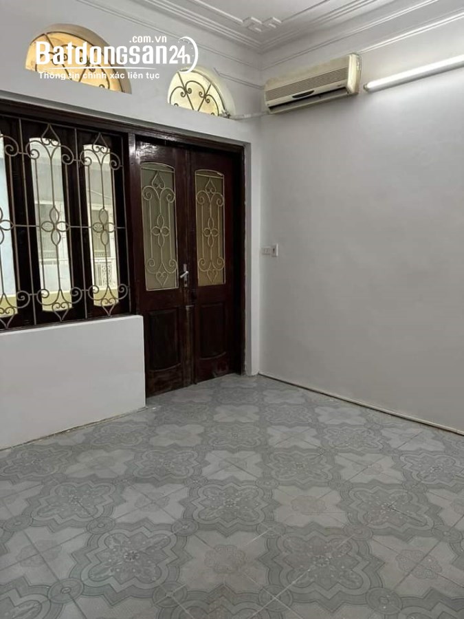 Cho thuê nhà ngõ ô tô tránh Huỳnh Thúc Kháng  Đống Đa 30m x 4T giá 20tr