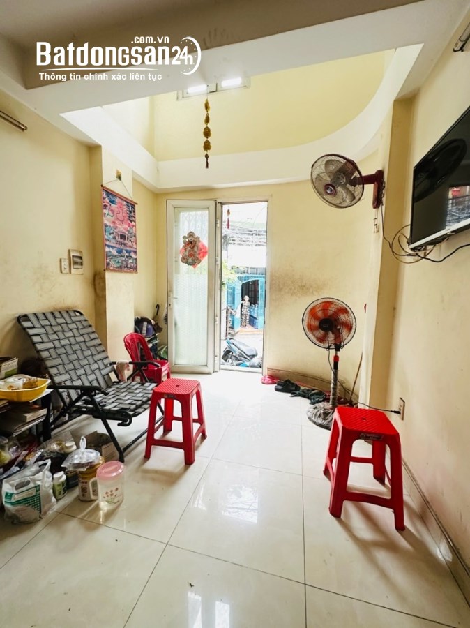 CẦN BÁN GẤP NÊN GIẢM GIÁ CHÀO BÁN, CHỈ NHỈNH 4 TỶ NHÀ 3 TẦNG NGUYỄN DUY DƯƠNG QUẬN 10
