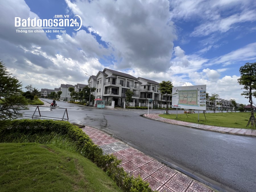 Chính chủ bán biệt thự áp góc trục chính Centa Riverside ngay sát Ninh Hiệp Giá tốt