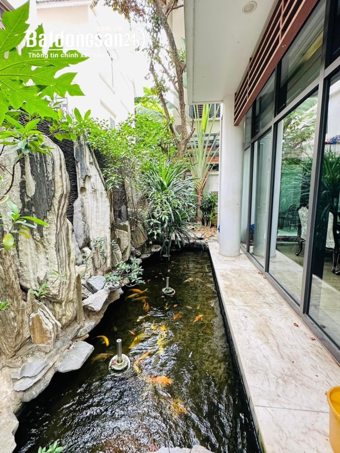 Bán gấp biệt thự lô góc, Khu đô thị Dịch Vọng - Cầu Giấy. 276m*5 tầng, MT 16m 55 tỷ.