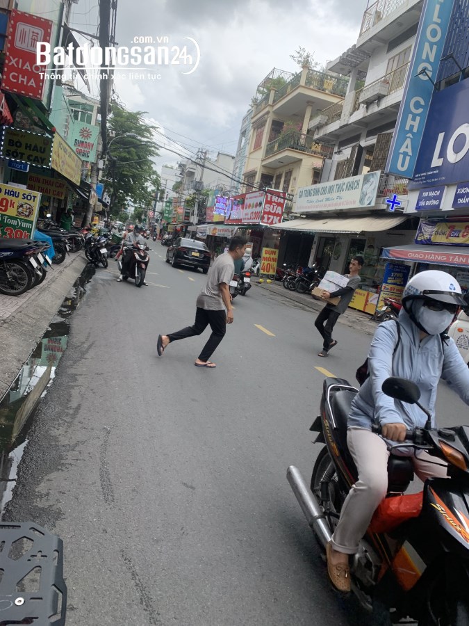 Nhỉnh 7 tỷ, 5 tầng , góc 2 mặthà mặt phố Đường Bàu Cát, Phường 10, Quận Tân Bình