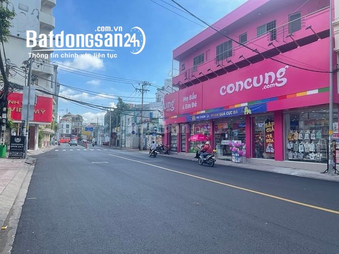 Nhỉnh 7 tỷ, 5 tầng , góc 2 mặthà mặt phố Đường Bàu Cát, Phường 10, Quận Tân Bình