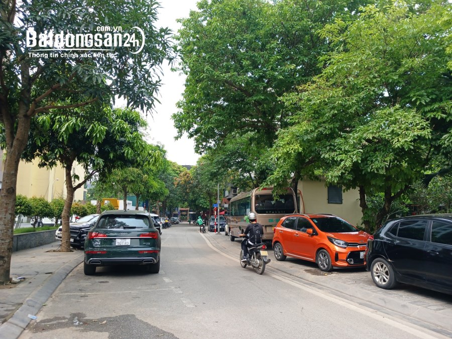 Bán đất Cổ Linh Q.Long Biên. Lô góc 2 mặt thoáng, KD mọi loại hình. 80m2 ~ 21,6 tỷ