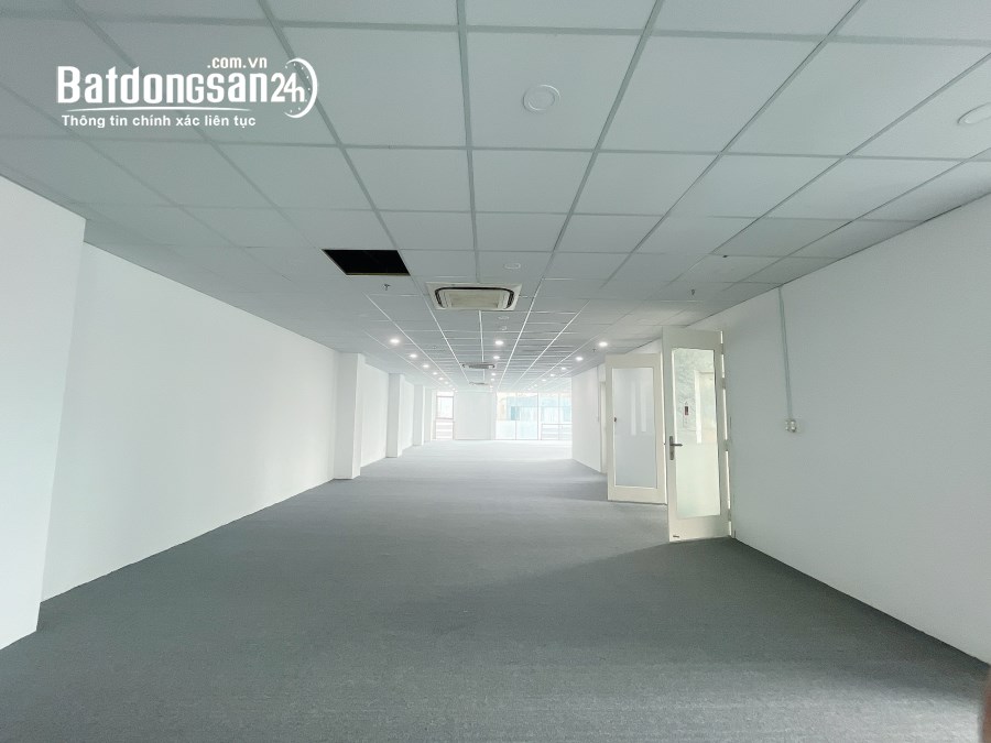 Văn phòng sàn 200m2 đẹp view kính sang trọng đường Hồ Văn Huê - Phú Nhuận