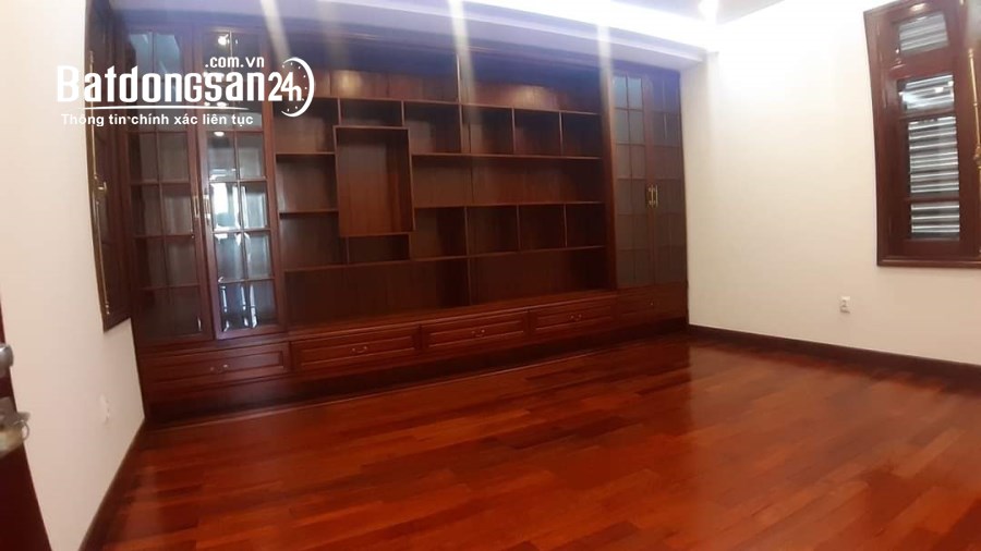 Bán BT KDT Yên Hòa, Trần Kim Xuyến. DT 160m2 x 4T và Hầm, thang máy, MT 10m.  55 tỷ