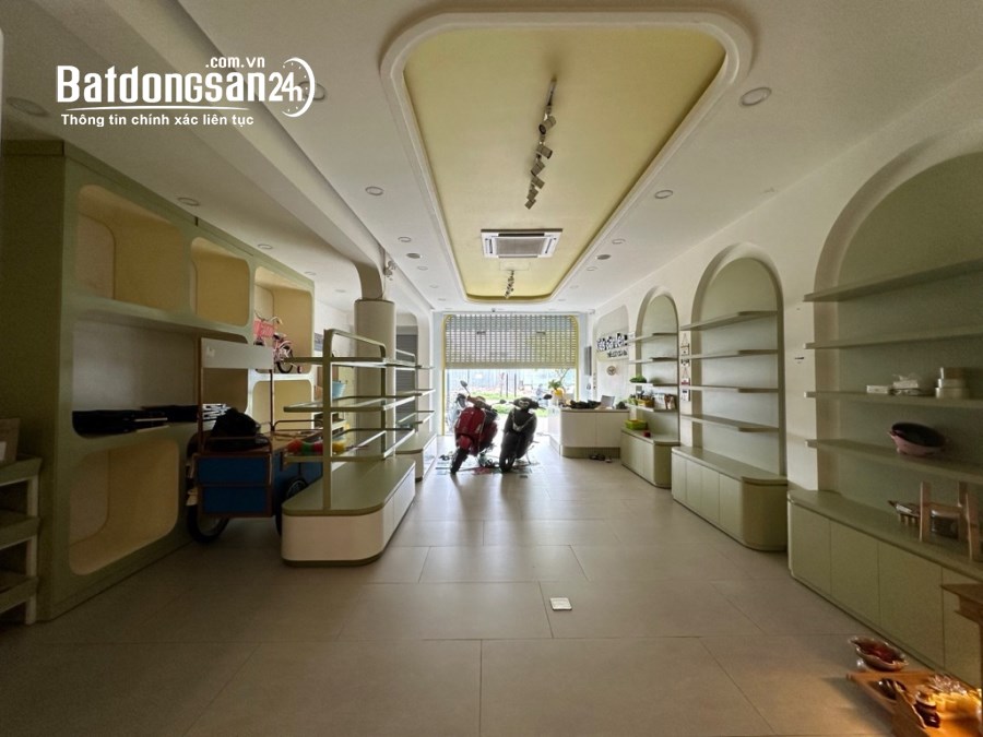 Bán Nhà Mặt Tiền Đồng Đen, Víp Tân Bình, 235m2, 3 Tầng Mới Nở Hậu, Nhỉnh 43 Tỷ TL.