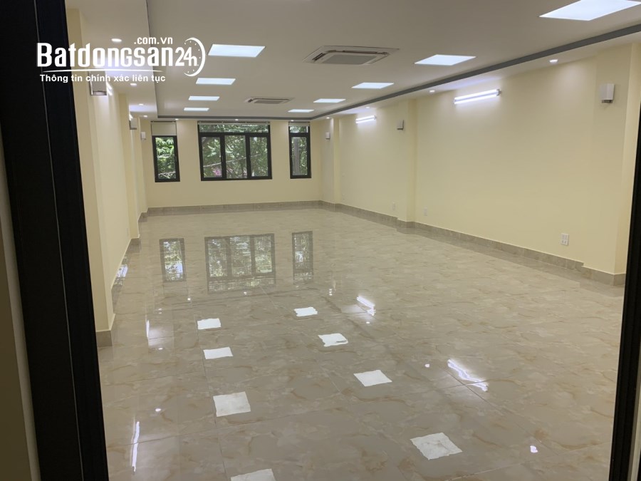 Cho thuê toà mặt phố  427 Vũ Tông Phan.Diện tích  100m2,  giá thuê  90triệu/ tháng