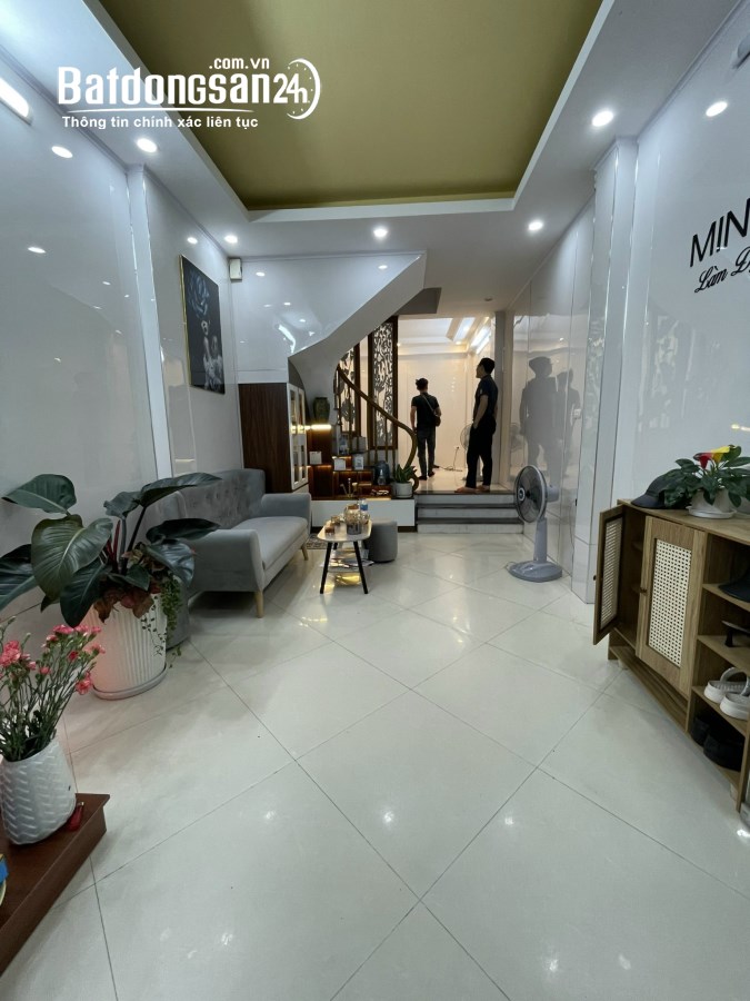 Bán nhà 4 tâng xây mới, mặt tiền 4m, diện tích 33m2 trong ngõ thông ô tô chạy