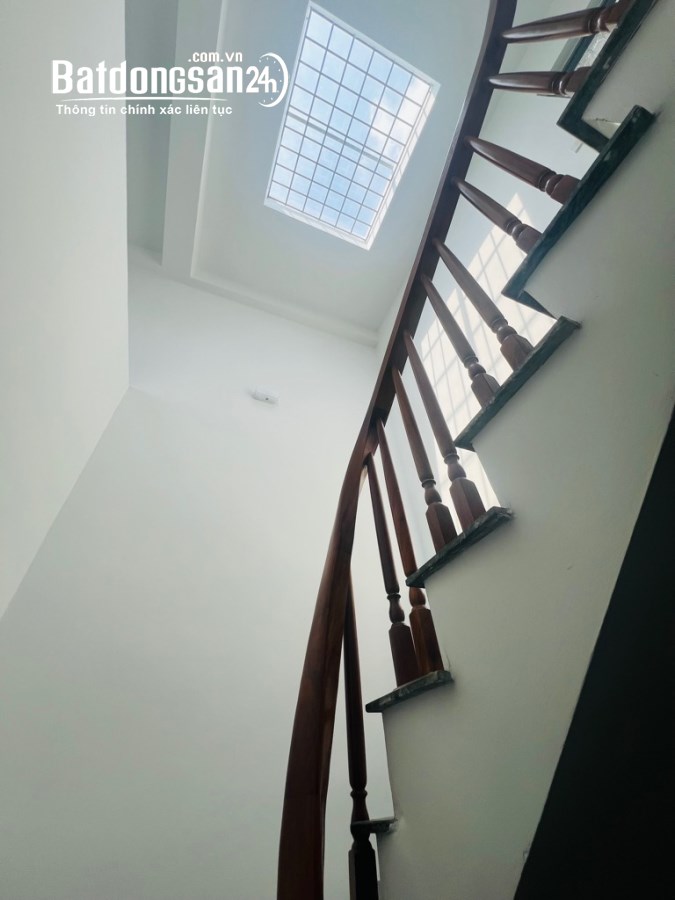 40m NHÀ 5 TẦNG MỚI ĐẸP - VỊ TRÍ ĐỈNH - ÔTÔ ĐỖ CỔNG - 2 THOÁNG - KHU VỰC PHÁT TRIỂN - 