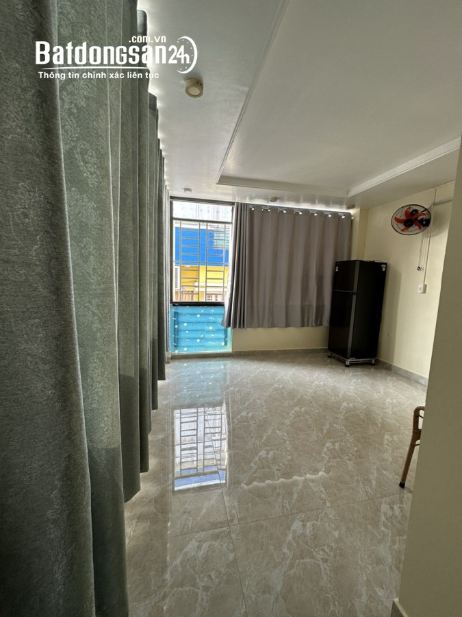 Quận 10, Nhà mới xây, cho thuê phòng, tiện nghi, có máy lạnh, toilet riêng....