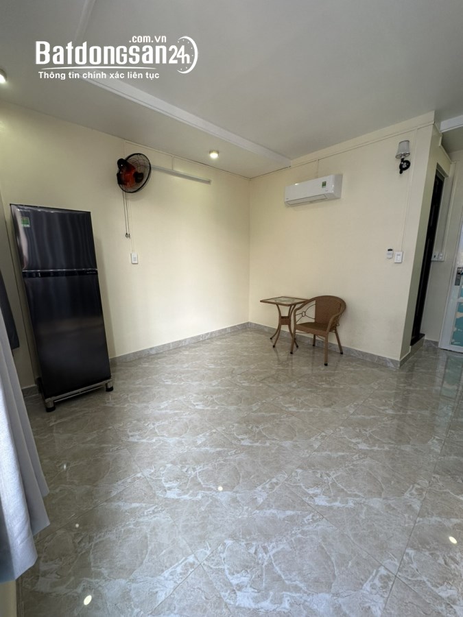 Quận 10, Nhà mới xây, cho thuê phòng, tiện nghi, có máy lạnh, toilet riêng....