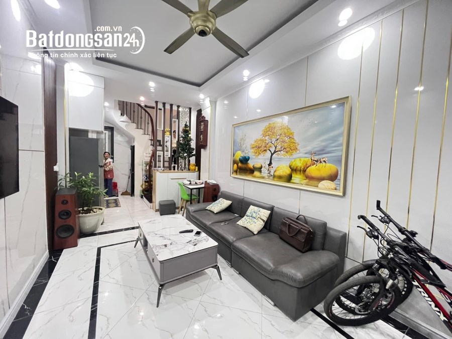 TRUNG TÂM HAI BÀ TRƯNG _ CẠNH ĐẠI HỌC BÁCH KINH XÂY_ CHỈ 30M RA MẶT NGÕ OTO 32M2*5TỶ