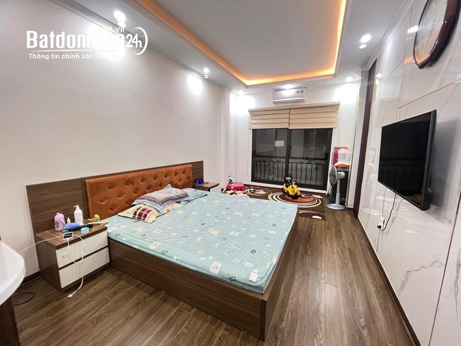 TRUNG TÂM HAI BÀ TRƯNG _ CẠNH ĐẠI HỌC BÁCH KINH XÂY_ CHỈ 30M RA MẶT NGÕ OTO 32M2*5TỶ