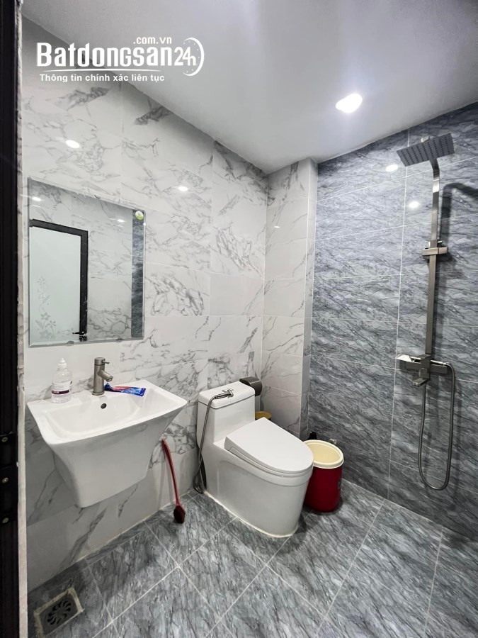 TRUNG TÂM HAI BÀ TRƯNG _ CẠNH ĐẠI HỌC BÁCH KINH XÂY_ CHỈ 30M RA MẶT NGÕ OTO 32M2*5TỶ