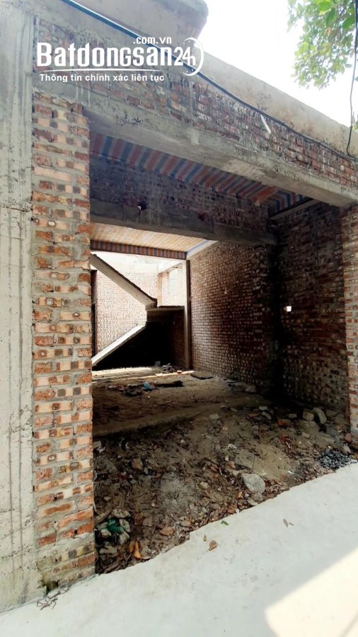 ĐẤT KÈM NHÀ XÂY THÔ CÓ SẴN (BÁN NHANH TRẢ NỢ)