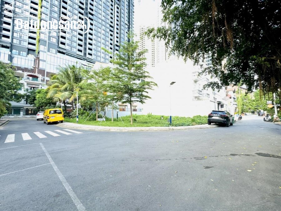 Bán đất Trung tâm Trâu Quỳ lô góc khu 31ha 140m2 đường 13m kinh doanh.0982852808