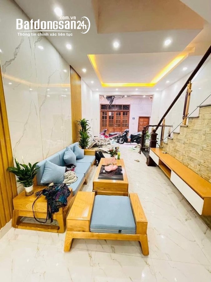 Cho thuê nhà Pháo Đài Láng - Đống Đa 50m x 5T giá 18tr, nhà đẹp, 5 ngủ 4VS