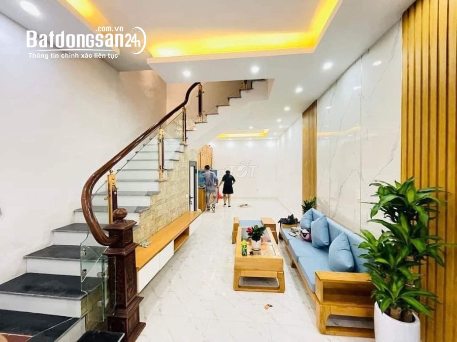 Cho thuê nhà Pháo Đài Láng - Đống Đa 50m x 5T giá 18tr, nhà đẹp, 5 ngủ 4VS