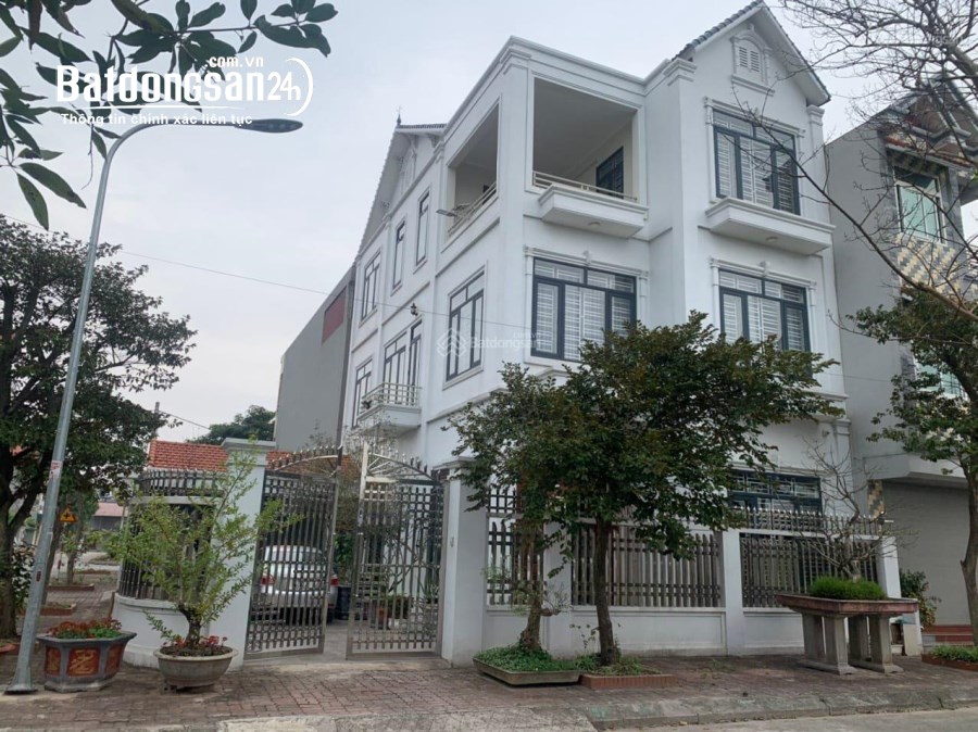 Bán nhà biệt thự 4 tầng trung tâm Trâu Quỳ -236m2 mtien 12m đường 13m.0982852808