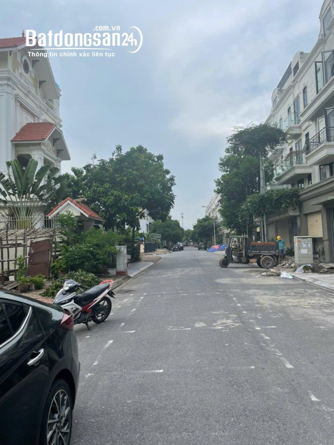 Trung tâm Trâu Quỳ -bán đất thổ cư lô góc 109m2 mtien 5m2 nở hậu đường 13m.0982852808