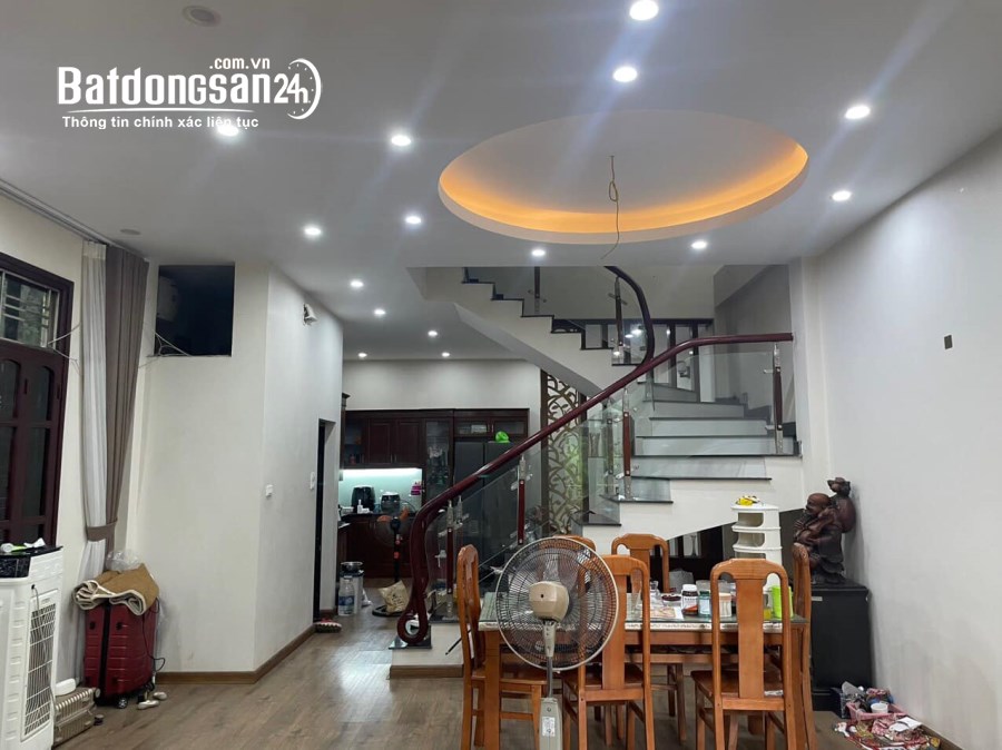 Cho thuê nhà ngõ ô tô Nguyễn Chí Thanh Đống Đa 70M X 4T giá 27tr, kinh doanh số một
