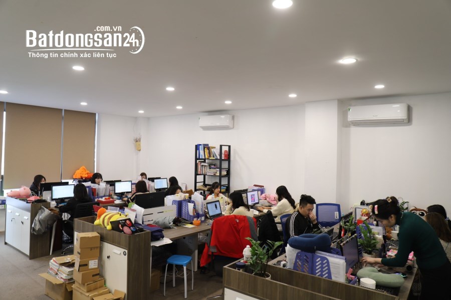 Chính chủ cho thuê Văn phòng 55m2 full tiện ích view hồ Hoàng Cầu, Đống Đa, Hà Nội