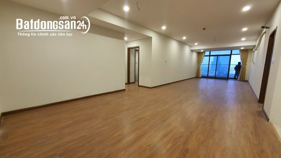 Bán căn hộ cao cấp 4 phòng ngủ 3WC diện 195 m2 vị trí trung tâm phố Cầu Giấy